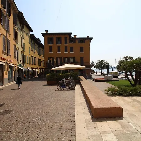 Zanardelli Square * Salò